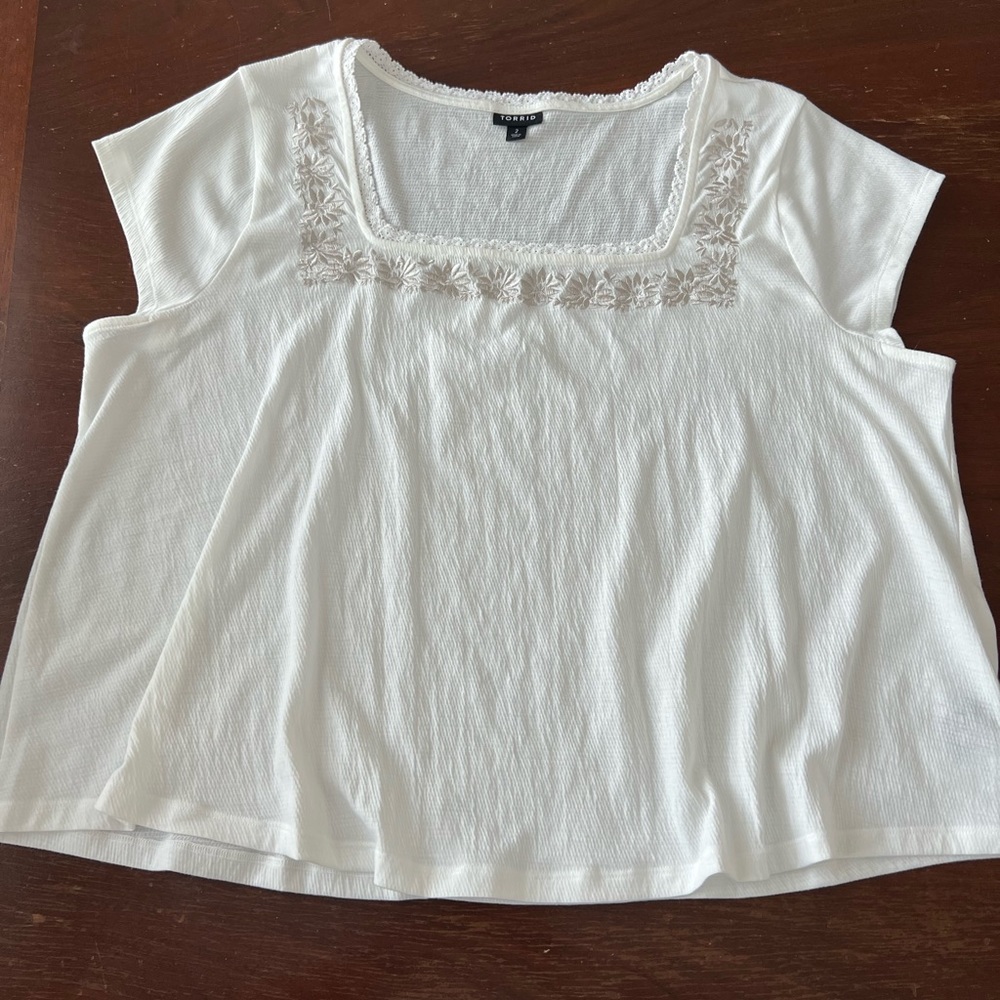 TORRID Embroidered Cap Sleeve Top | Ivory| size 2